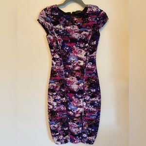 BCBG maxazria floral body on touched dress above the knee stretchy